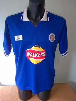 Leicester City Walkers Crisps Sponsored Football Soccer Shirt